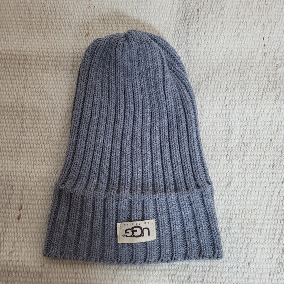 UGG Winter Beanie Hat with Faux Fur Pom Pom in Gray - Picture 4 of 6